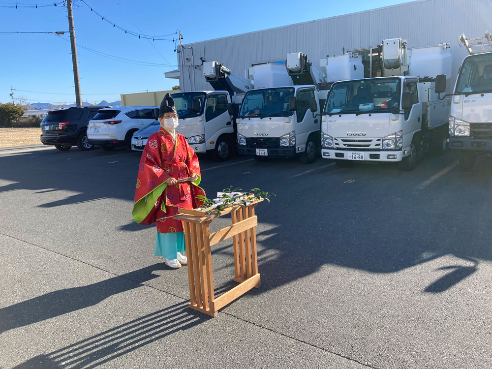 車両お祓い　東海エンジニアリング通信　駐車場